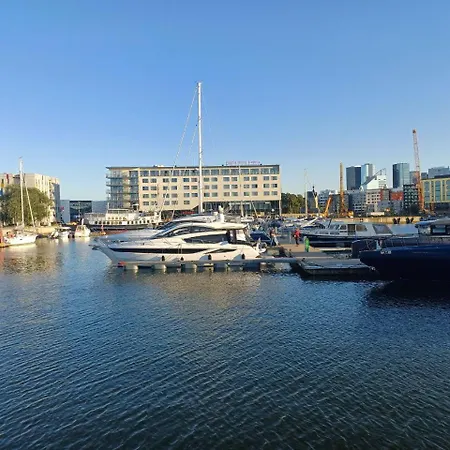 Harbour Near Old Town 아파트 *